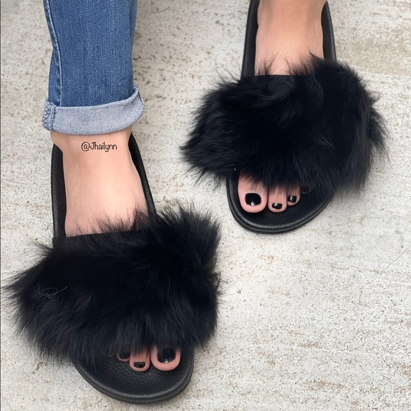 Black faux fur slides